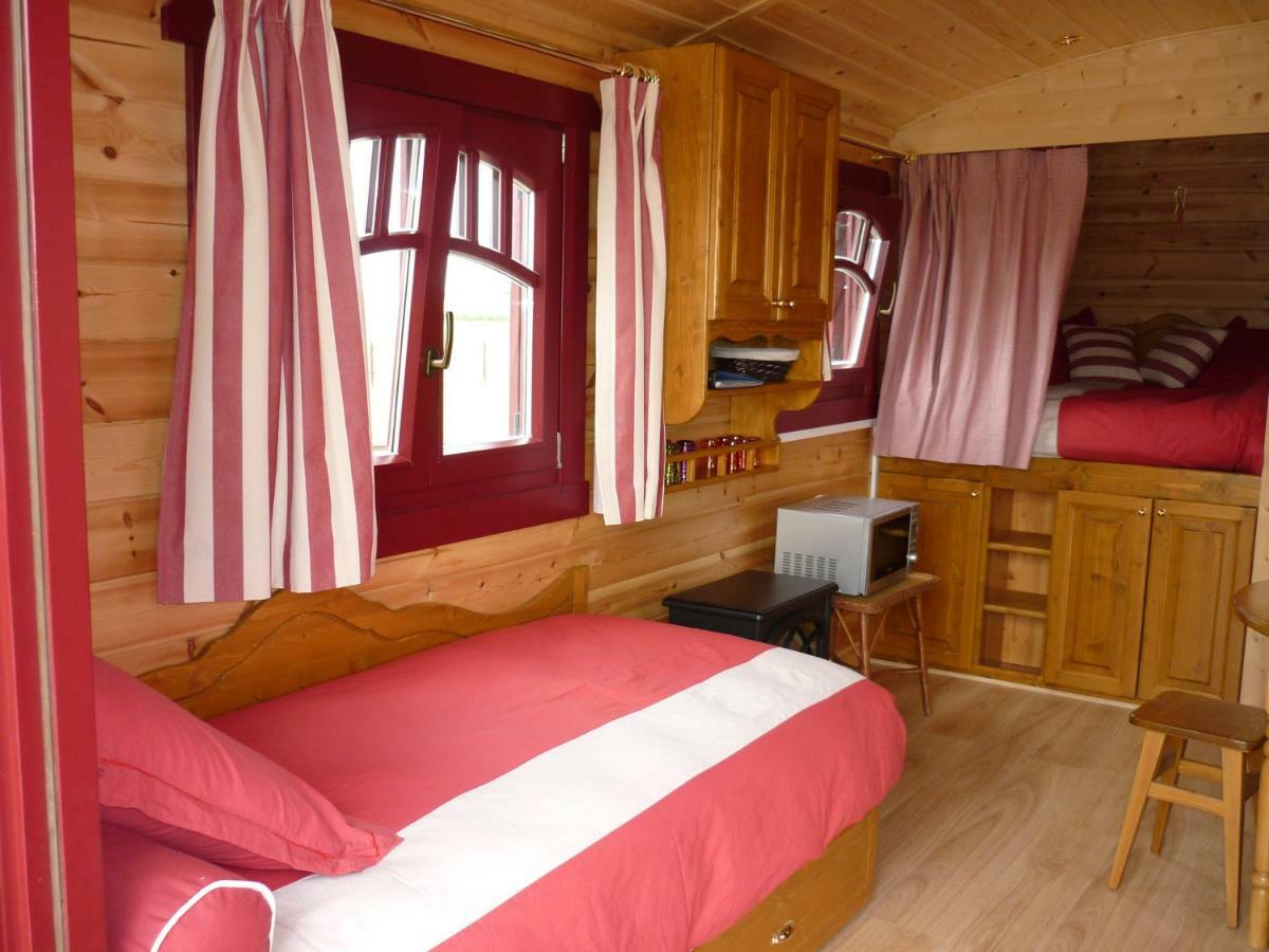 Hotel La Roulotte des Matis à Cheux Extérieur photo